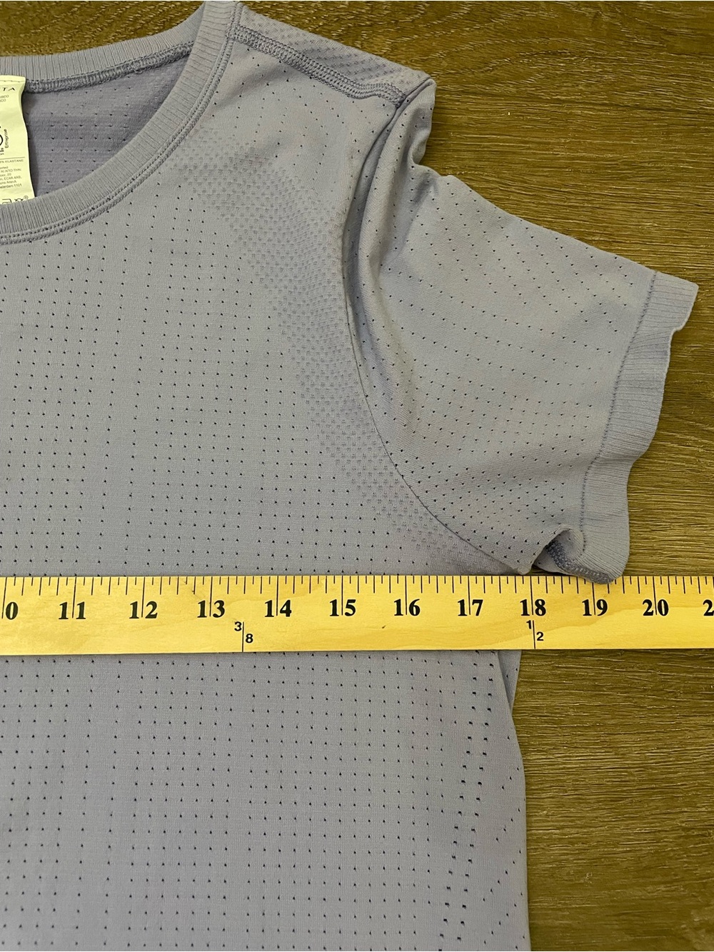 Athleta In Motion Seamless Tee Size M Periwinkle Blue Breathable Performance - Picture 7 of 7